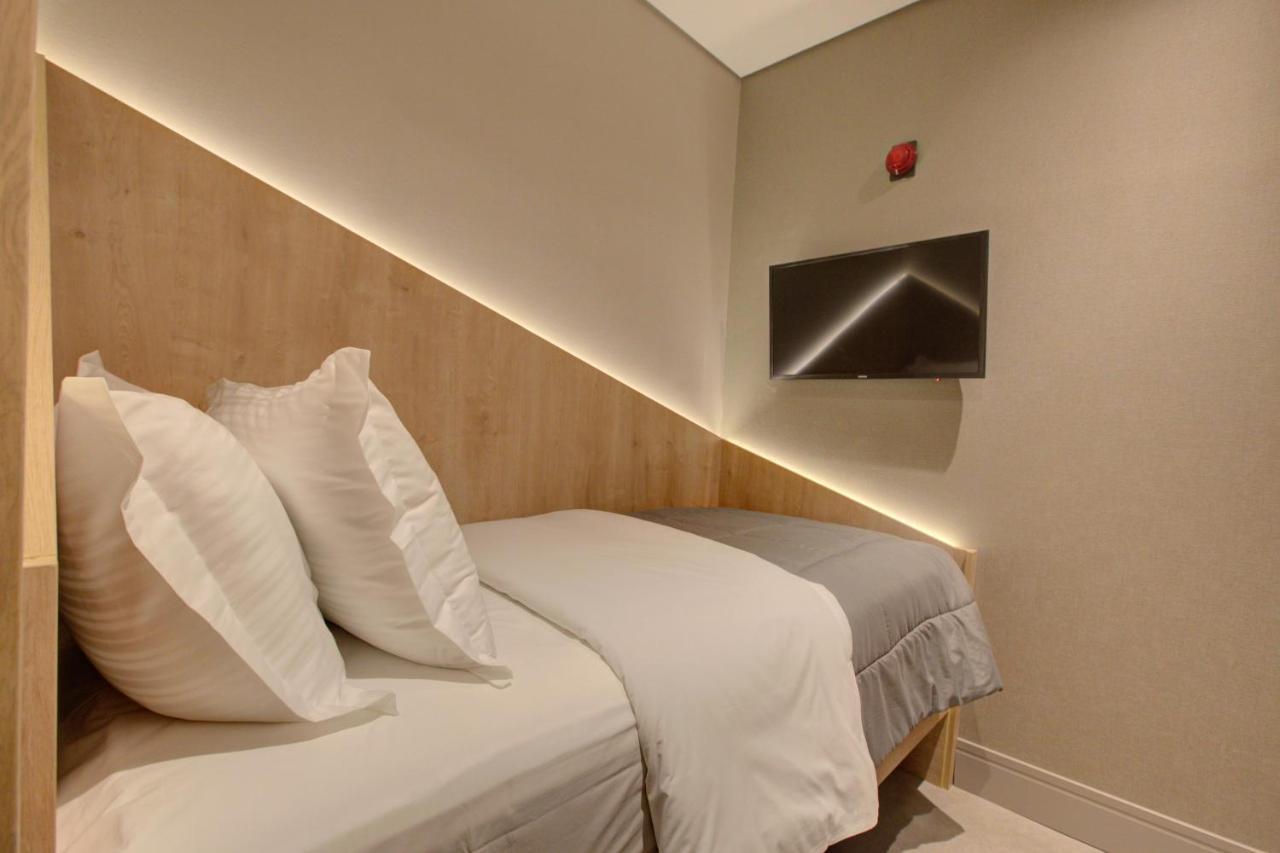 Fast Sleep Suites: Airport Convenience at Guarulhos Terminal 2 Exterior photo